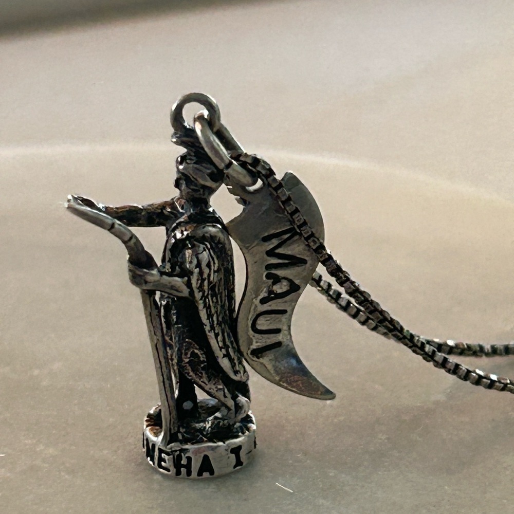 “King Kamehameha & Maui” Sterling Silver Charms & Box Chain - Picture 7 of 9
